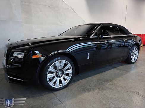 Used 2017 Rolls-Royce Dawn RWD image 4