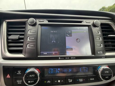 Used 2018 Toyota Highlander XLE AWD/4WD image 26