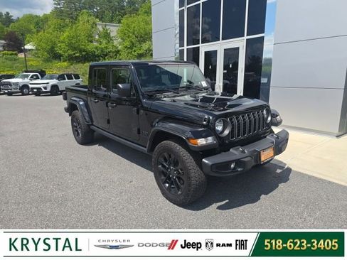 Used 2025 Jeep Gladiator Overland AWD/4WD image 1