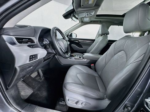 Used 2020 Toyota Highlander Platinum AWD/4WD image 12