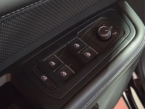 Used 2024 Volkswagen Atlas Cross Sport SE FWD image 18