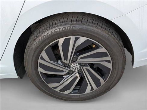 Used 2019 Volkswagen Jetta SEL Premium image 18
