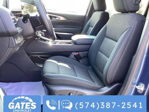 Used 2025 Chevrolet Traverse LT image 16