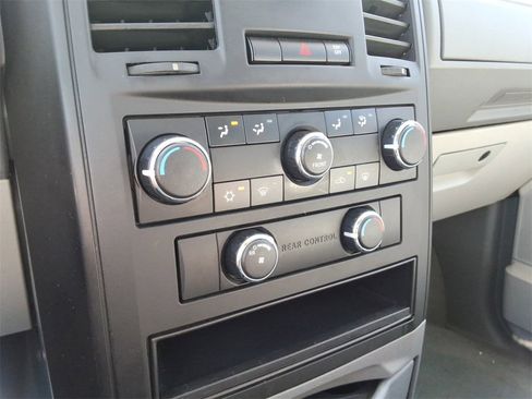 Used 2009 Dodge Grand Caravan SE image 27