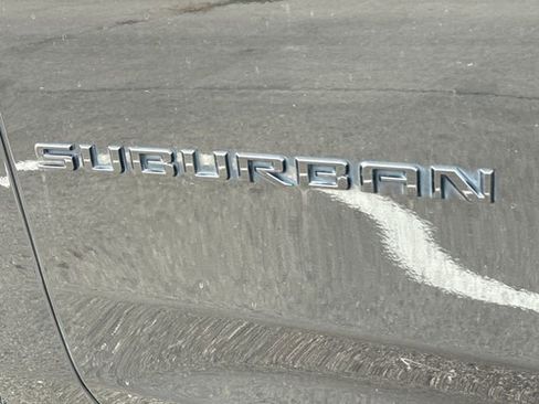 Used 2021 Chevrolet Suburban Z71 w/ Z71 Signature Package image 7