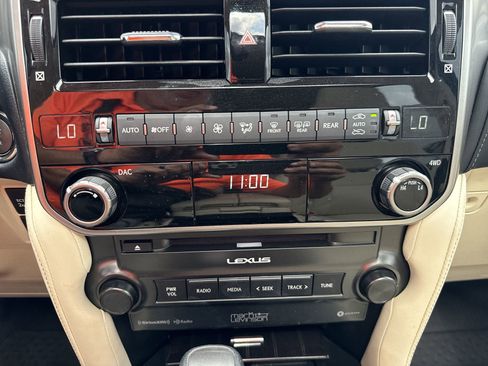 Used 2023 Lexus GX 460 Premium image 17