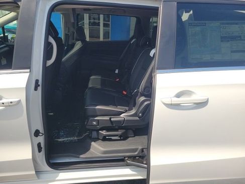 New 2026 Honda Odyssey Touring image 12