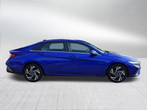 Certified 2026 Hyundai Elantra Limited FWD image 8