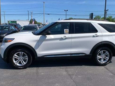 Used 2022 Ford Explorer XLT w/ Equipment Group 202A AWD/4WD image 2