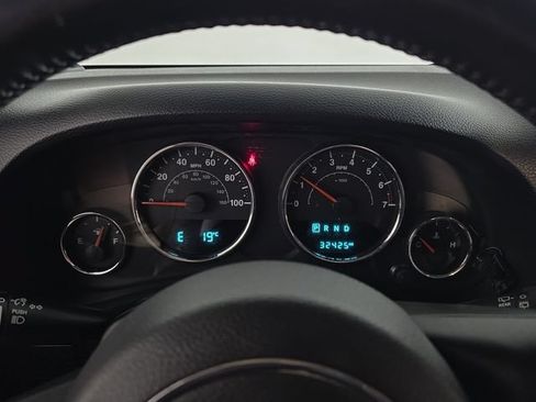 Used 2015 Jeep Wrangler Unlimited Rubicon AWD/4WD image 15
