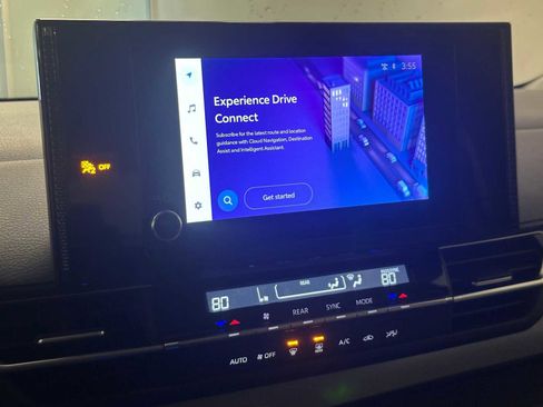 Used 2025 Toyota Sienna LE w/ Outdoor Package (TMS) image 14