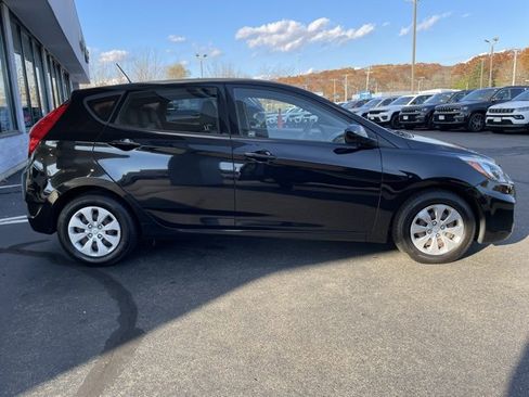 Used 2017 Hyundai Accent SE image 4