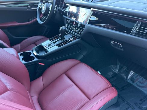 Used 2023 Porsche Macan image 16