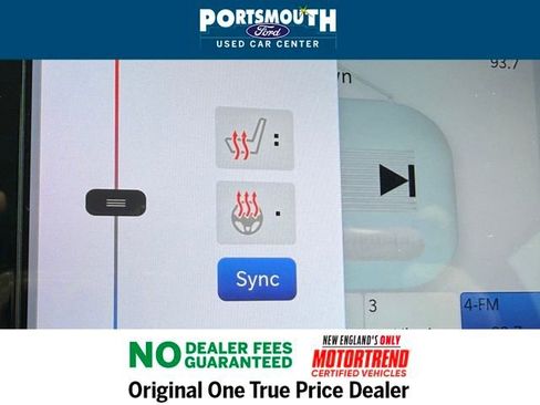 Used 2024 Chrysler Pacifica Touring-L image 11