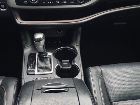 Used 2015 Toyota Highlander Limited Platinum image 26