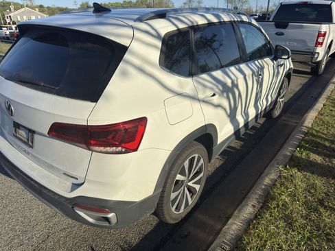 Used 2022 Volkswagen Taos SE image 10