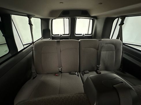 Used 2025 Chevrolet Express 3500 LT w/ LT Preferred Equipment Group RWD image 21