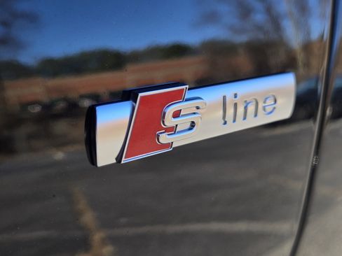 Used 2025 Audi Q8 Prestige w/ Prestige Package image 32