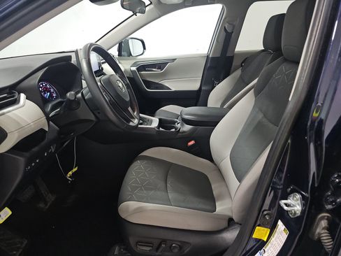 Used 2021 Toyota RAV4 XLE image 7