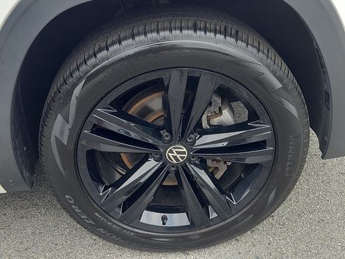 Certified 2023 Volkswagen Atlas Cross Sport SEL R-Line AWD/4WD image 33
