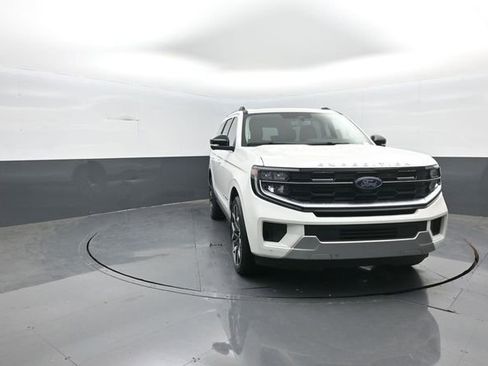 New 2026 Ford Expedition Platinum AWD/4WD image 2