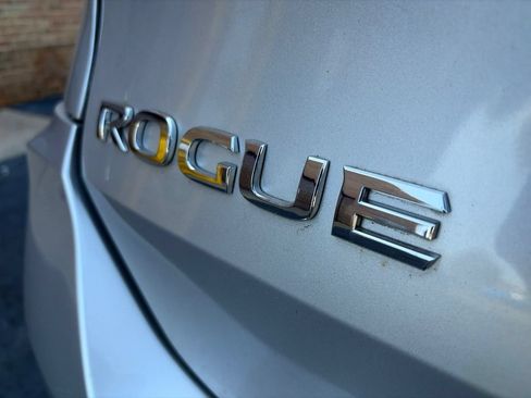 Used 2017 Nissan Rogue S w/ S Appearance Package AWD/4WD image 8