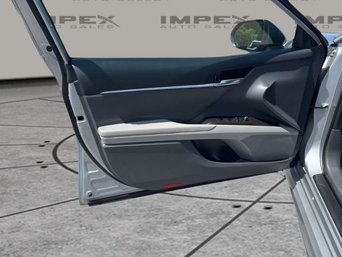 Used 2022 Toyota Camry SE FWD image 23