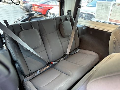 Used 2022 Jeep Wrangler Willys image 25