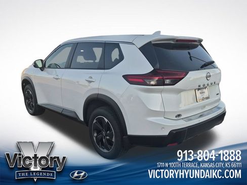 Used 2025 Nissan Rogue SV AWD/4WD image 3