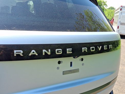 Used 2025 Land Rover Range Rover SE AWD/4WD image 30