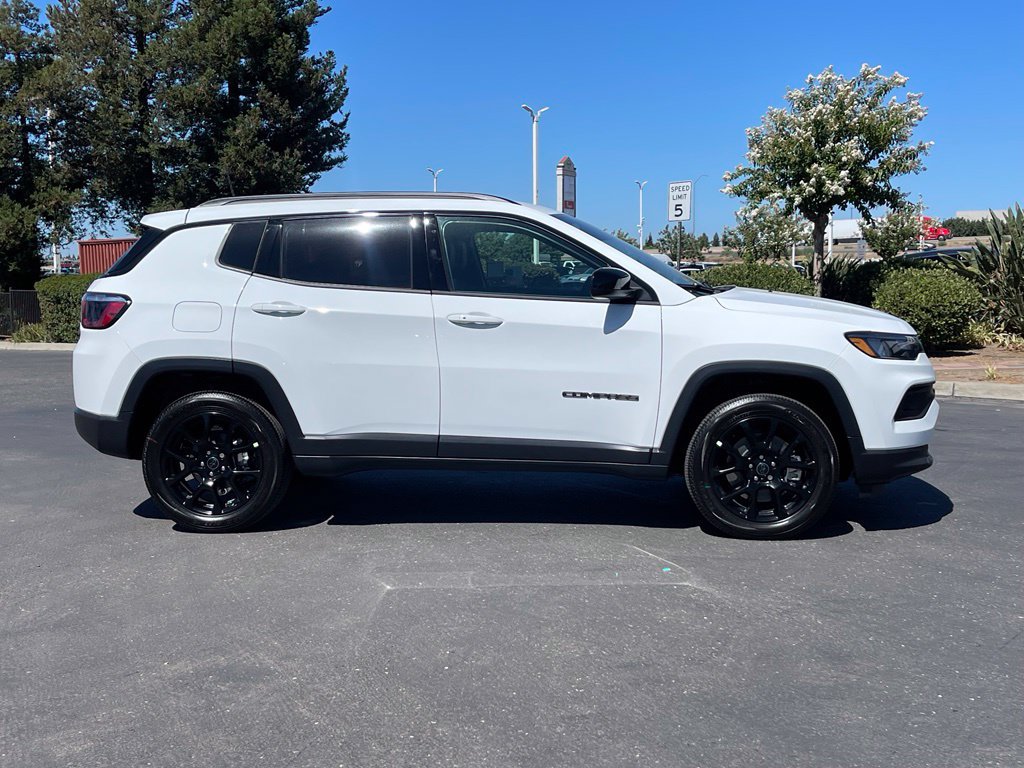 New 2026 Jeep Compass Latitude AWD/4WD image 5