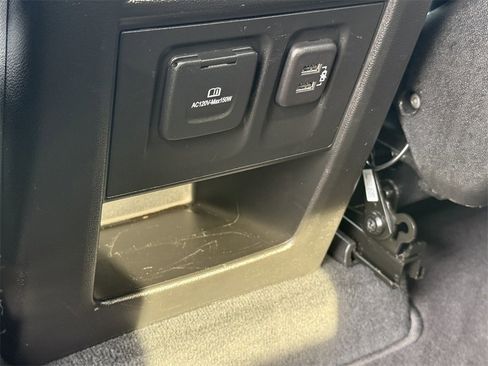 Used 2021 Chevrolet Traverse LT w/ LT Premium Package image 27