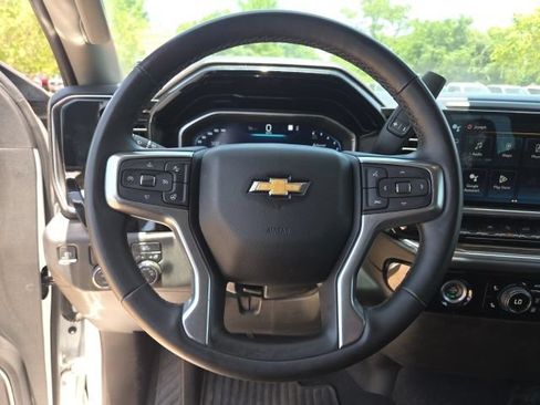 Used 2023 Chevrolet Silverado 1500 LT RWD image 9