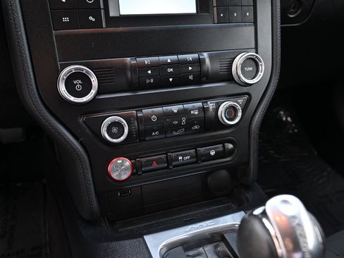 Used 2019 Ford Mustang GT RWD image 14