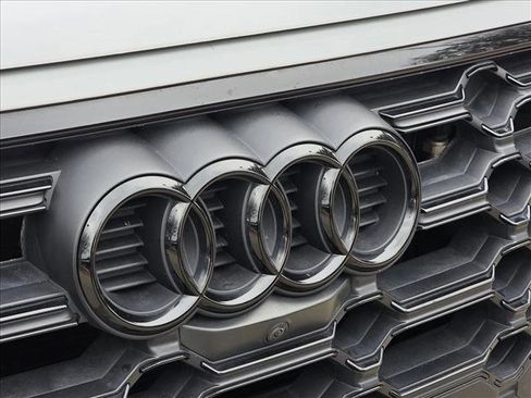 Used 2024 Audi SQ5 Premium Plus w/ Premium Plus Package image 11