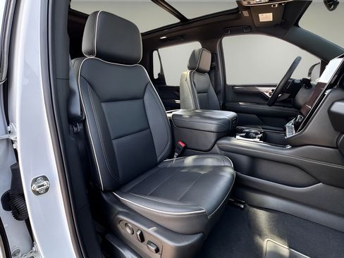 Used 2025 GMC Yukon Elevation w/ Technology Package AWD/4WD image 20