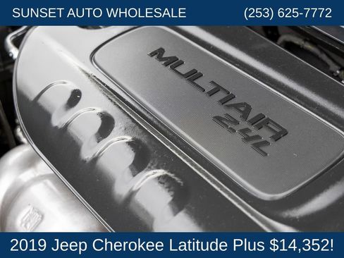 Used 2019 Jeep Cherokee Latitude Plus AWD/4WD image 34