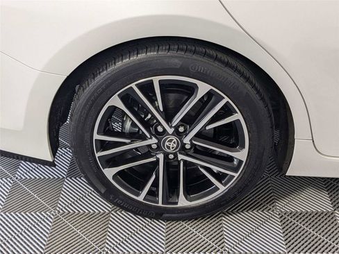 Used 2025 Toyota Camry XLE w/ Premium Plus Package image 9