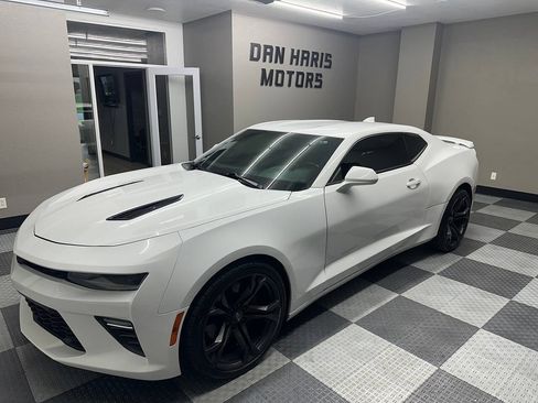 Used 2017 Chevrolet Camaro SS RWD image 3