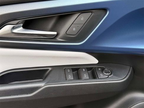 Used 2025 Chevrolet Equinox EV LT w/ Convenience Package image 21