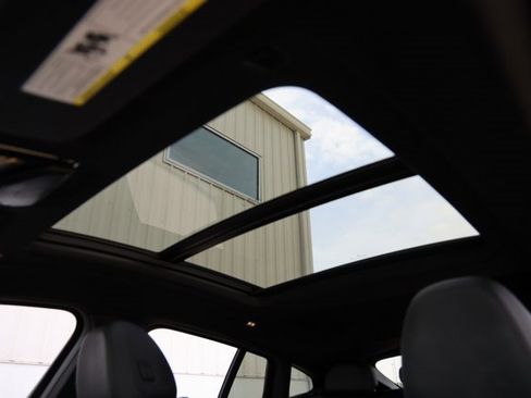 Used 2021 BMW X4 xDrive30i w/ M Sport Package image 11