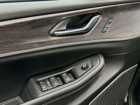 Used 2023 Jeep Grand Cherokee L Limited w/ Luxury Tech Group II image 15