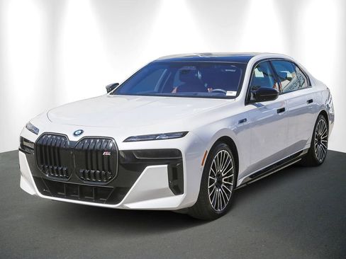 Used 2025 BMW i7 M70 w/ Executive Package AWD/4WD image 3