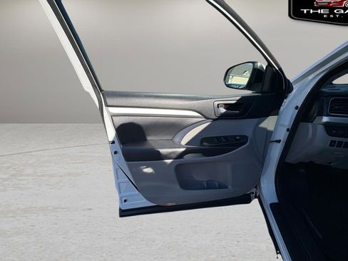 Used 2018 Toyota Highlander XLE image 43