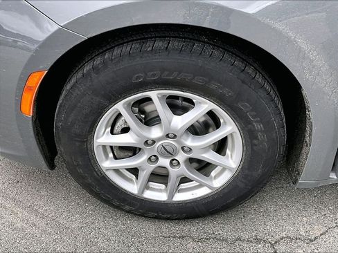 Used 2023 Chrysler Pacifica Touring-L FWD image 7