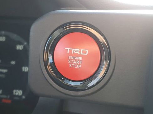 Used 2025 Toyota Tacoma TRD Sport image 19