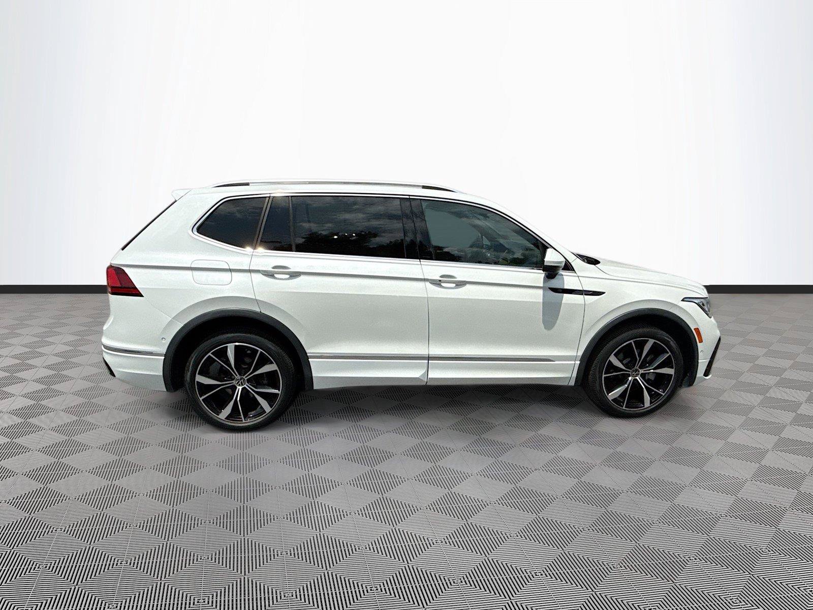 Used 2022 Volkswagen Tiguan SEL R-Line AWD/4WD image 8