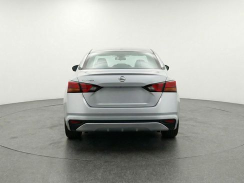 Used 2025 Nissan Altima 2.5 SV FWD image 7