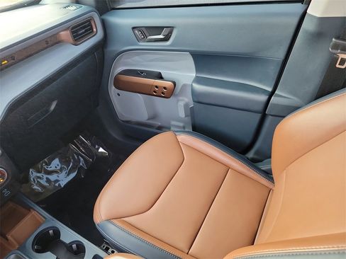 Used 2022 Ford Maverick Lariat w/ Lariat Luxury Package image 16