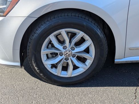 Used 2017 Volkswagen Passat 1.8T S FWD image 11